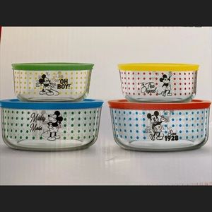 Pyrex Disney Mickey Mouse 8 Pc Glass Storage Set